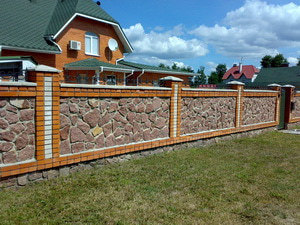 Каменный забор для дачи