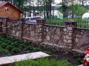 Дачный забор из камня