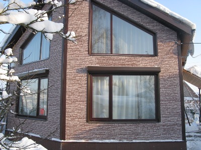 Пластиковые окна для деревянных коттеджей