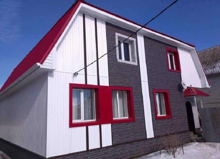 Дом, облицованный профнастилом с полимерным покрытием