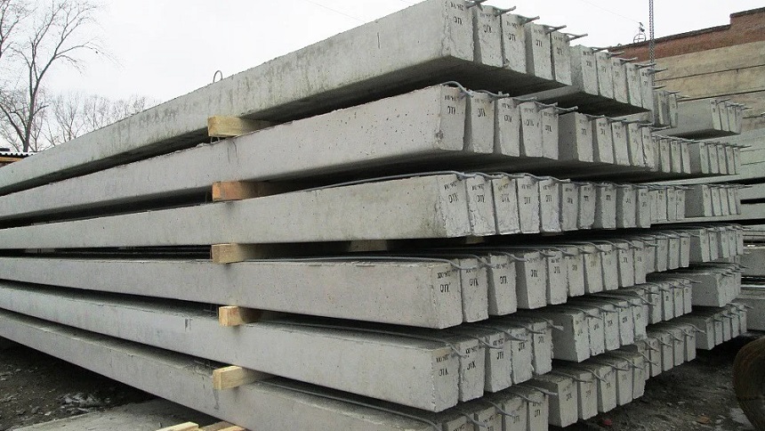 Складирование опор СВ для набора прочности бетона