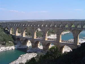 Акведук - мост через реку
