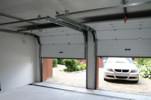 Автоматические секционные ворота для гаража