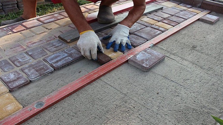 Как уложить плитку на бетон