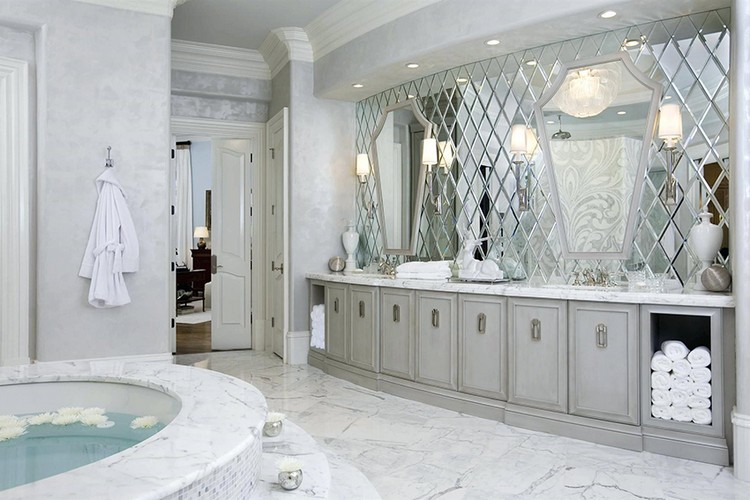 Зеркальная плитка в ванной