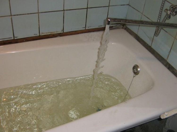 Как отремонтировать чугунную ванну