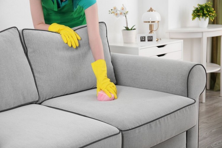 Как почистить диван