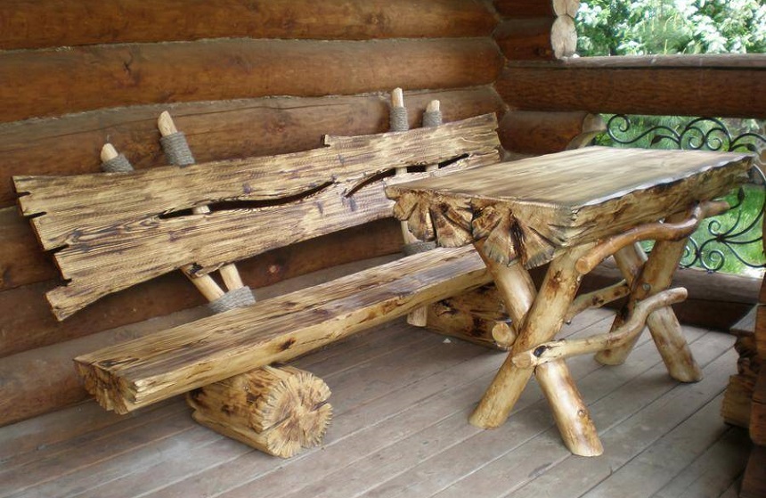 Мебель деревянная под старину для крытой террасы