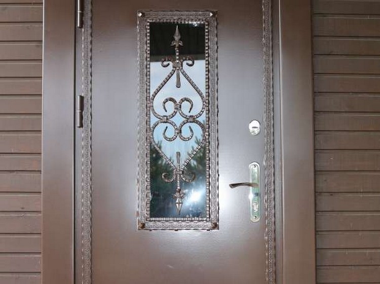 Выбор металлической входной двери