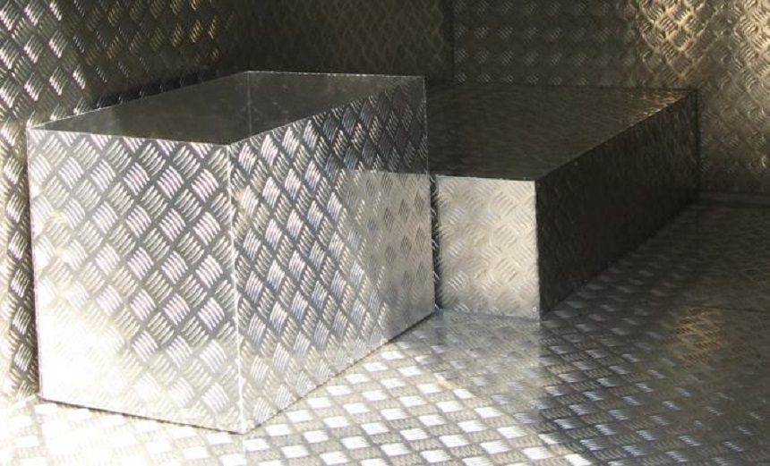 Декоративные конструкции из рифленого стального листа