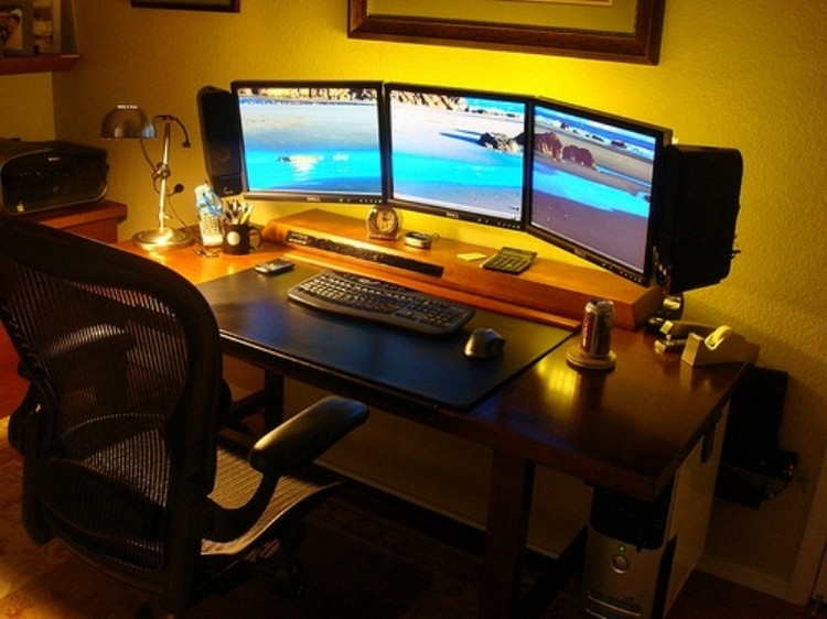 Компьютерный стол для геймера