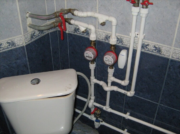 Замена труб водопровода в ванной