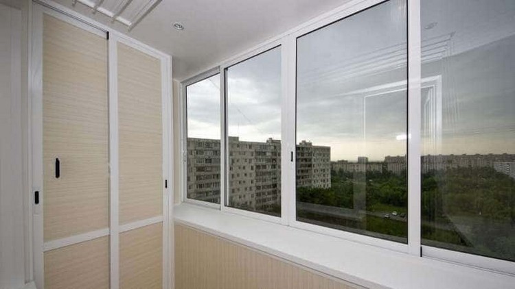 Как выбрать окна для остекления балкона