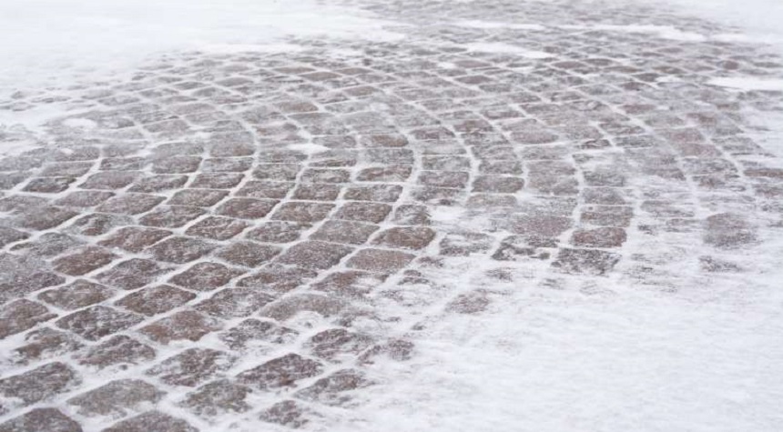 Тротуарная плитка зимой