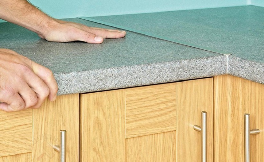 Материал столешницы - важная составляющая качества кухонной мебели.