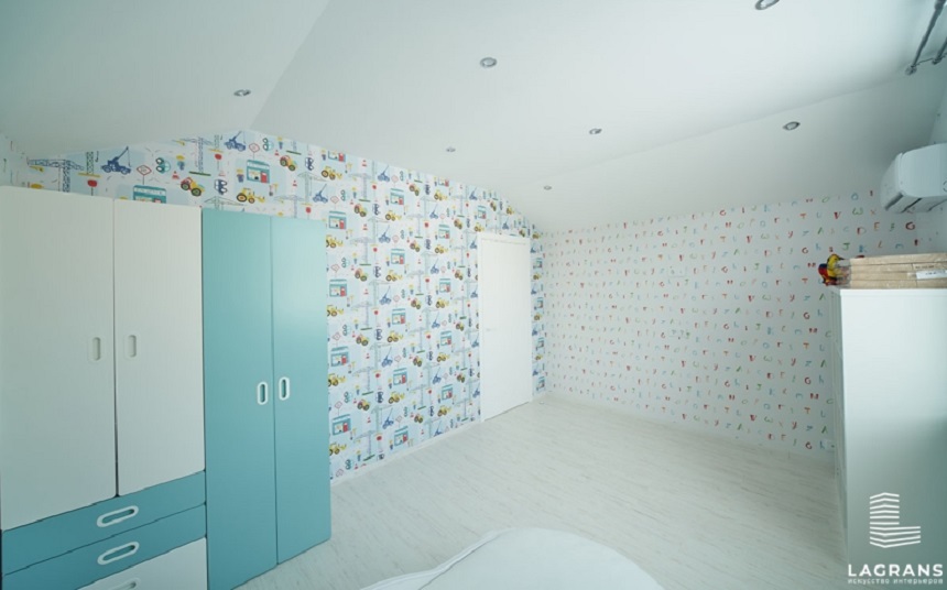 Студия LAGRANS: дизайн детской комнаты (обои с мелким рисунком)