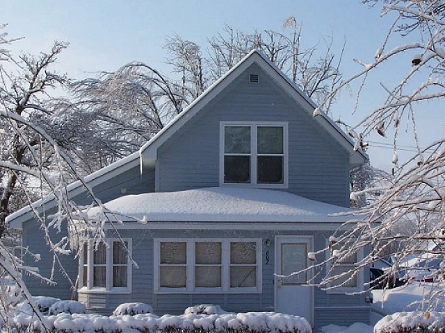 Стоит ли покупать загородный дом зимой?